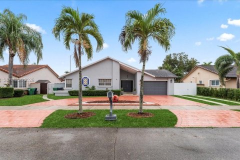 House in Miami, Florida 4 bedrooms, 186.27 sq.m. № 2003310 - photo 4