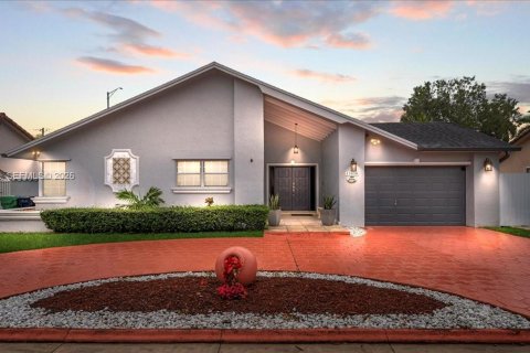 House in Miami, Florida 4 bedrooms, 186.27 sq.m. № 2003310