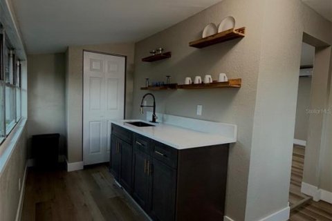 Propiedad comercial en alquiler en Tampa, Florida, 70.23 m2 № 2278032 - foto 16