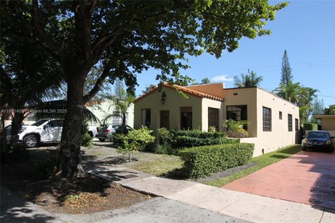 House in Coral Gables, Florida 3 bedrooms, 142.51 sq.m. № 1730540 - photo 30