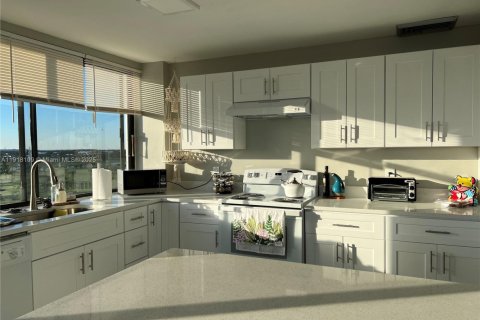 Condominio en alquiler en West Palm Beach, Florida, 2 dormitorios, 110.93 m2 № 1976094 - foto 1