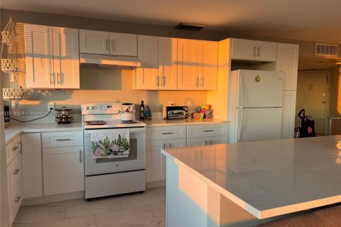 Condominio en alquiler en West Palm Beach, Florida, 2 dormitorios, 110.93 m2 № 1976094 - foto 2