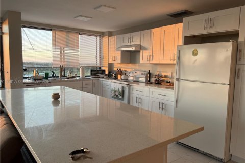 Condominio en alquiler en West Palm Beach, Florida, 2 dormitorios, 110.93 m2 № 1976094 - foto 9