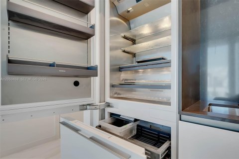 Condo in Miami, Florida, 1 bedroom  № 2251137 - photo 15