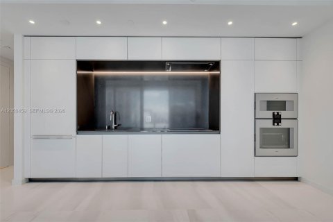 Condo in Miami, Florida, 1 bedroom  № 2251137 - photo 7