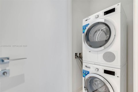 Condo in Miami, Florida, 1 bedroom  № 2251137 - photo 24