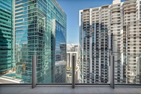Condo in Miami, Florida, 1 bedroom  № 2251137 - photo 13