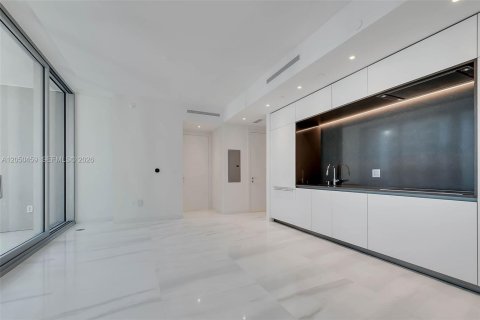 Condo in Miami, Florida, 1 bedroom  № 2251137 - photo 8