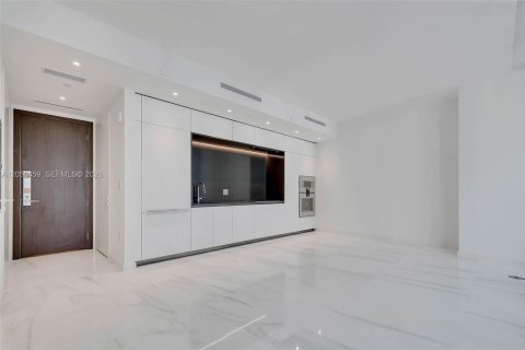 Condo in Miami, Florida, 1 bedroom  № 2251137 - photo 4