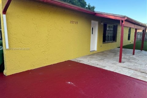 Villa ou maison à vendre à Miami Gardens, Floride: 4 chambres, 124.86 m2 № 1968391 - photo 4