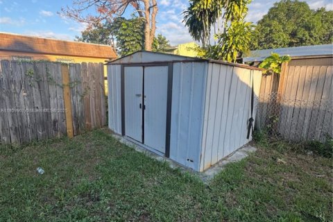 Villa ou maison à vendre à Miami Gardens, Floride: 4 chambres, 124.86 m2 № 1968391 - photo 1