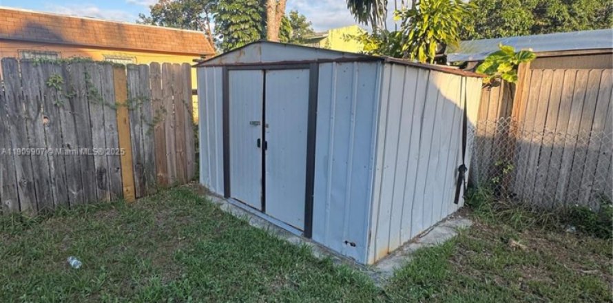 Villa ou maison à Miami Gardens, Floride 4 chambres, 124.86 m2 № 1968391