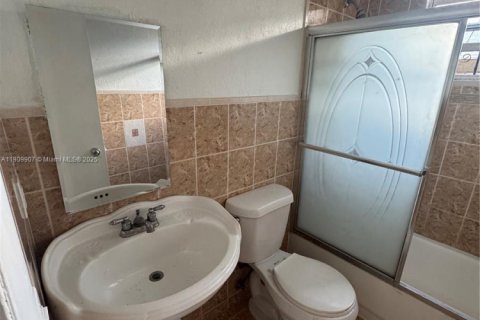 Villa ou maison à vendre à Miami Gardens, Floride: 4 chambres, 124.86 m2 № 1968391 - photo 17