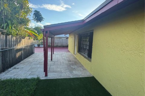 Villa ou maison à vendre à Miami Gardens, Floride: 4 chambres, 124.86 m2 № 1968391 - photo 2