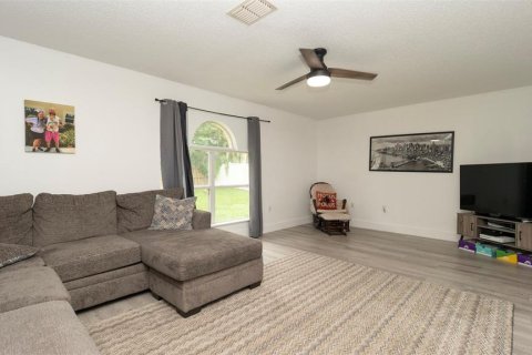 House in Spring Hill, Florida 4 bedrooms, 204.38 sq.m. № 1906348 - photo 13