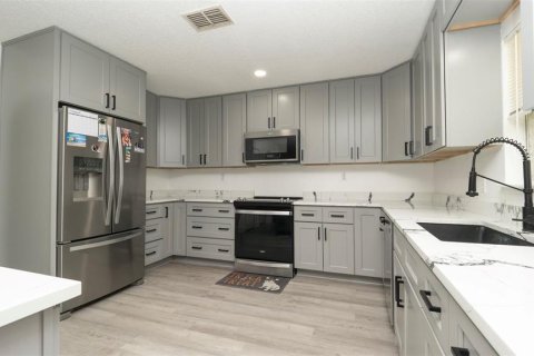 House in Spring Hill, Florida 4 bedrooms, 204.38 sq.m. № 1906348 - photo 15