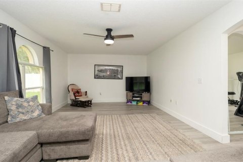 House in Spring Hill, Florida 4 bedrooms, 204.38 sq.m. № 1906348 - photo 12