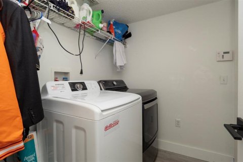 House in Spring Hill, Florida 4 bedrooms, 204.38 sq.m. № 1906348 - photo 9