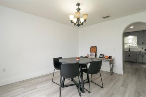 House in Spring Hill, Florida 4 bedrooms, 204.38 sq.m. № 1906348 - photo 18