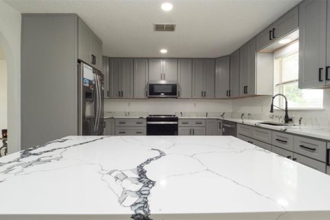 House in Spring Hill, Florida 4 bedrooms, 204.38 sq.m. № 1906348 - photo 14