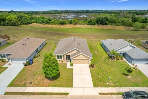 House in Dundee, Florida 4 bedrooms, 172.8 sq.m. № 2114595 - photo 3