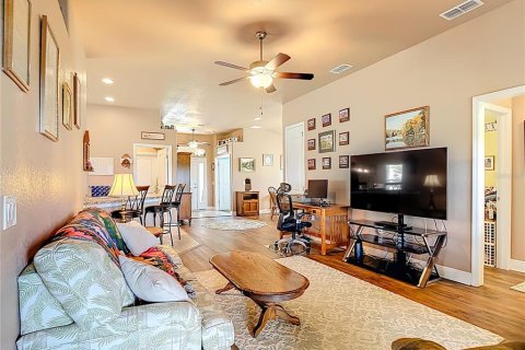 House in Dundee, Florida 4 bedrooms, 172.8 sq.m. № 2114595 - photo 7