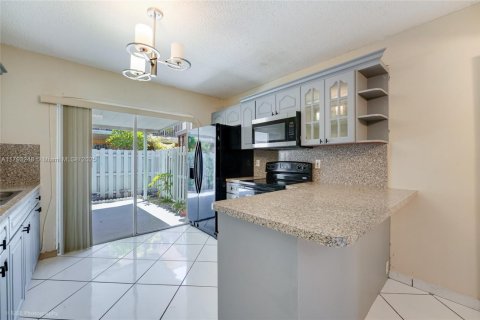 Купить кондоминиум в Хайалиа, Флорида 2 спальни, 91.04м2, № 2042676 - фото 4