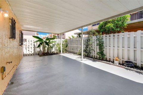 Купить кондоминиум в Хайалиа, Флорида 2 спальни, 91.04м2, № 2042676 - фото 11