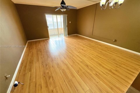 Copropriété à louer à Lauderhill, Floride: 2 chambres, 89.19 m2 № 2080569 - photo 2