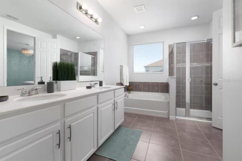 Casa en venta en Kissimmee, Florida, 7 dormitorios, 380.25 m2 № 2303249 - foto 17