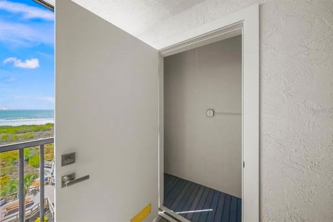 Condo in Sarasota, Florida, 2 bedrooms № 2114462 - photo 13