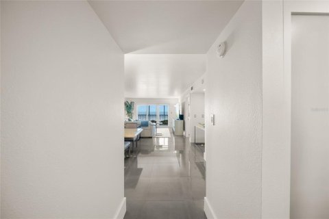 Condo in Sarasota, Florida, 2 bedrooms № 2114462 - photo 5