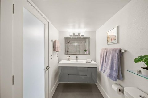 Condo in Sarasota, Florida, 2 bedrooms № 2114462 - photo 28