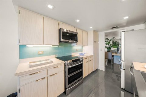 Condo in Sarasota, Florida, 2 bedrooms № 2114462 - photo 18