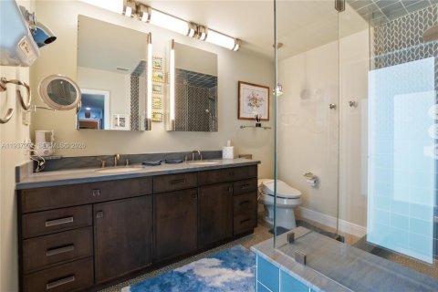 Villa ou maison à vendre à Miami, Floride: 3 chambres, 245.82 m2 № 1997513 - photo 16