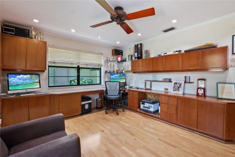 Villa ou maison à vendre à Miami, Floride: 3 chambres, 245.82 m2 № 1997513 - photo 12