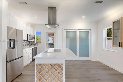 Villa ou maison à louer à Miami, Floride: 1 chambre, 147.44 m2 № 1892122 - photo 3