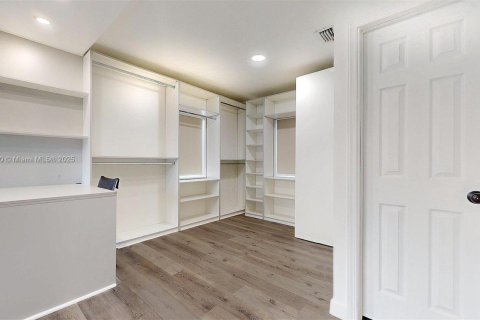 Villa ou maison à louer à Miami, Floride: 1 chambre, 147.44 m2 № 1892122 - photo 18