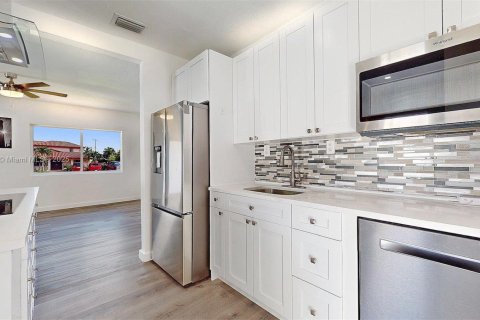 Villa ou maison à louer à Miami, Floride: 1 chambre, 147.44 m2 № 1892122 - photo 7