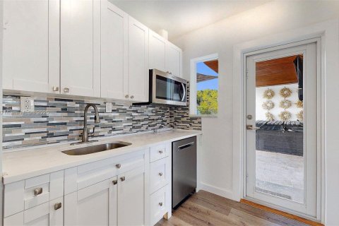 Villa ou maison à louer à Miami, Floride: 1 chambre, 147.44 m2 № 1892122 - photo 6