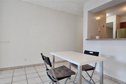Condo in Miami, Florida, 2 bedrooms  № 1896770 - photo 6
