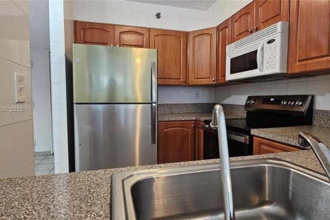 Condo in Miami, Florida, 2 bedrooms  № 1896770 - photo 10