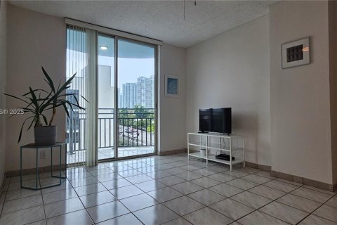 Condo in Miami, Florida, 2 bedrooms  № 1896770 - photo 5