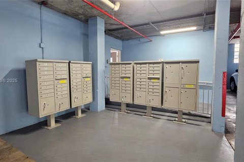 Condo in Miami, Florida, 2 bedrooms  № 1896770 - photo 25