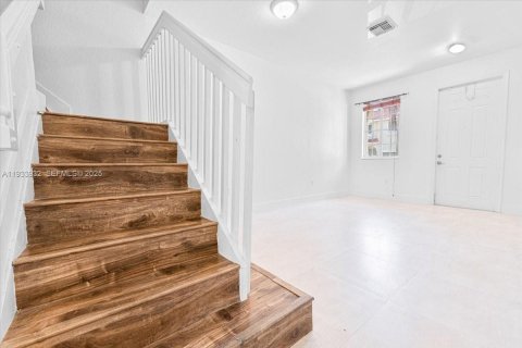 Adosado en venta en Miami Gardens, Florida, 4 dormitorios, 160.07 m2 № 1992385 - foto 15