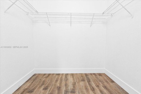 Adosado en venta en Miami Gardens, Florida, 4 dormitorios, 160.07 m2 № 1992385 - foto 22