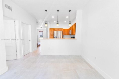 Adosado en venta en Miami Gardens, Florida, 4 dormitorios, 160.07 m2 № 1992385 - foto 8