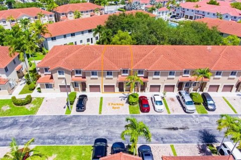 Adosado en venta en Miami Gardens, Florida, 4 dormitorios, 160.07 m2 № 1992385 - foto 3