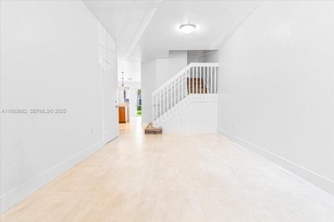 Adosado en venta en Miami Gardens, Florida, 4 dormitorios, 160.07 m2 № 1992385 - foto 10