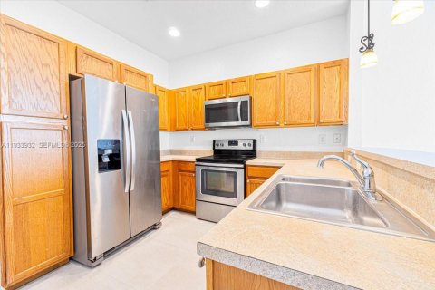 Adosado en venta en Miami Gardens, Florida, 4 dormitorios, 160.07 m2 № 1992385 - foto 12